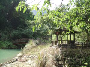 暑假第三天:北埔松翠湖 + 陶板屋(100.7.3) 暑假第三天:北埔松翠湖 + 陶板屋(100.7.3)