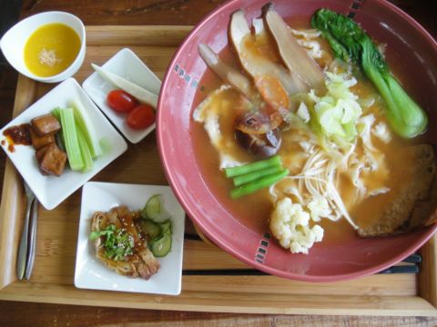 炎炎夏日裡的一頓午餐(100.7.21) 炎炎夏日裡的一頓午餐(100.7.21)