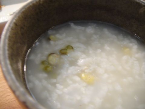 廚房之歌 ~ 夏日餐桌的涼與熱、濃與淡 ~ 煮一碗古早味的地瓜稀飯(100.8.5)