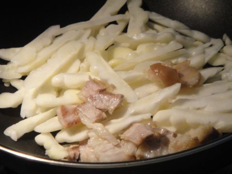 廚房之歌 ~ 夏日餐桌的涼與熱、濃與淡 ~ 肉片泡菜炒苦瓜(100.8.8) 廚房之歌 ~ 夏日餐桌的涼與熱、濃與淡 ~ 肉片泡菜炒苦瓜(100.8.8)