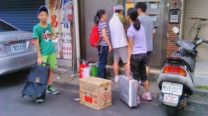 小阿姨搬家記(103.8.2) 小阿姨搬家記(103.8.2)