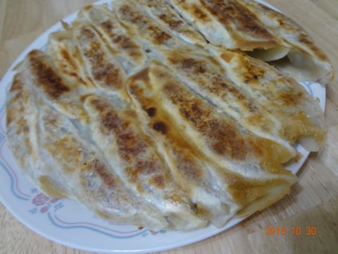 今日晚餐 ~ 鍋貼(103.10.30) 今日晚餐 ~ 鍋貼(103.10.30)