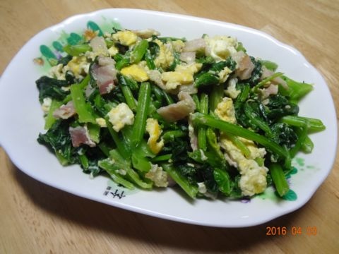 菠菜炒培根蛋(105.4.3) 菠菜炒培根蛋(105.4.3)