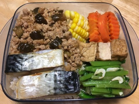 一周便當 ~ 便當盒太小了(105.11.18) 一周便當 ~ 便當盒太小了(105.11.18)
