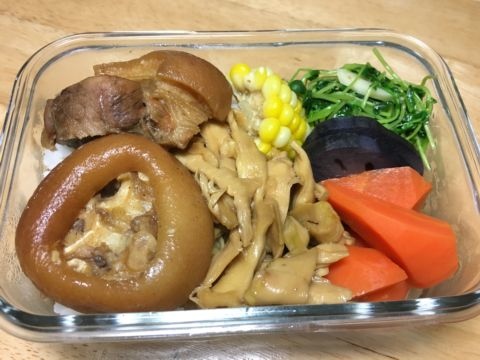 一周便當 ~ 便當盒太小了(105.11.18) 一周便當 ~ 便當盒太小了(105.11.18)