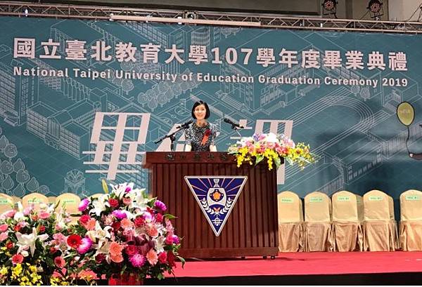 安婷的三份畢業禮物(108.6.17) 安婷的三份畢業禮物(108.6.17)