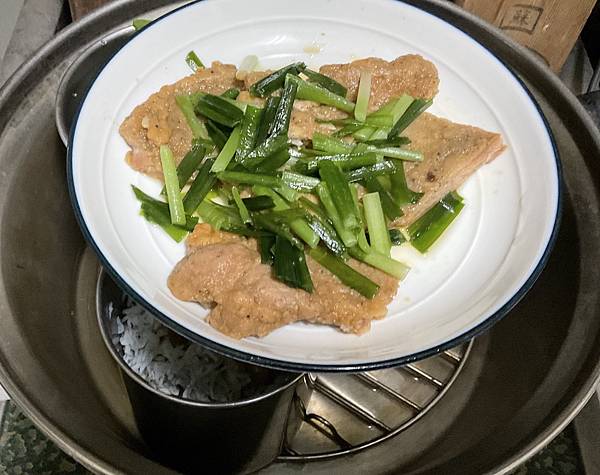 用電鍋一次端出四道菜(111.10.23) 用電鍋一次端出四道菜(111.10.23)