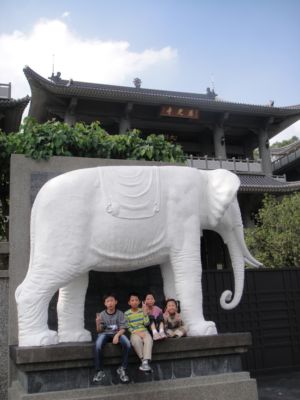 古坑，和家人同遊慈光寺(99.11.26)