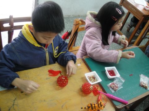 [小一]寒假學串珠(99.2.22)