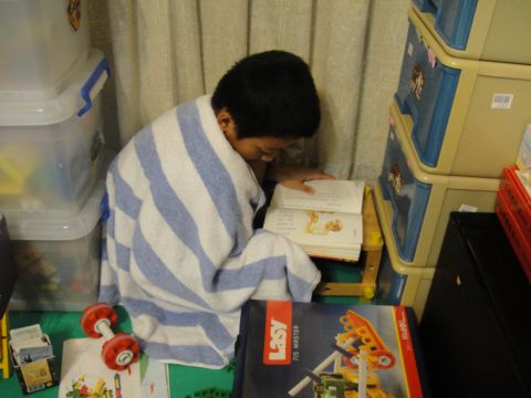 一個讀「神奇樹屋」的小孩(99.10.20) 一個讀「神奇樹屋」的小孩(99.10.20)