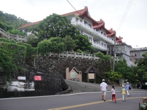 高雄大崗山，寺廟群和生態公園(99.8.20)