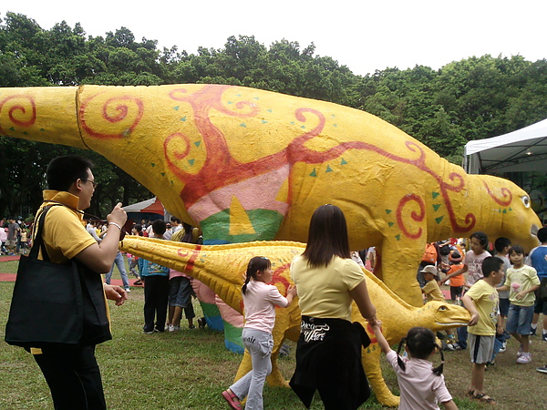 紙風車劇團有提到的慈母龍