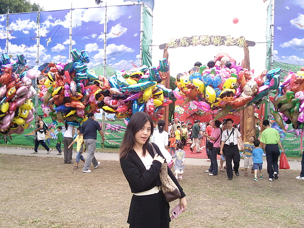 國家生日這天 來到好友小禎禎推薦的青年公園恐龍展