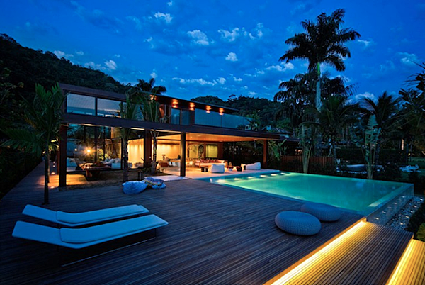 laranjeiras-residence-pool-night