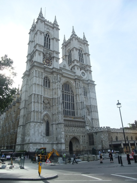 威斯敏斯特聖彼得牧師團教堂（The Collegiate Church of St Peter at Westminster），通稱西敏寺（Westminster Abbey）