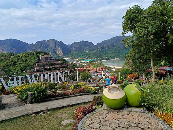 Phi Phi  Island  上山下海去