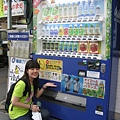 販売機の前.jpg