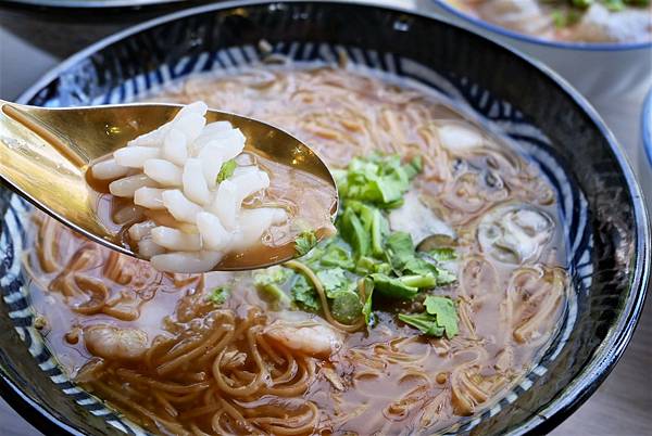 蘆洲美食小吃-麵線陳專業麵線 蘆洲湧蓮寺店，清爽鮮美的海味麵