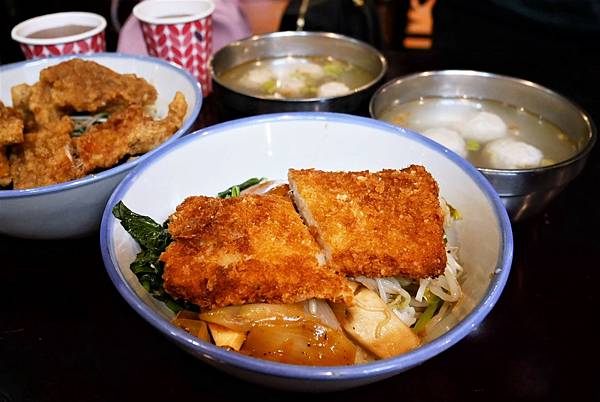 北車美食-復古懷舊風台生飲食亭，平價美味的酥炸排骨飯/酥炸鮮