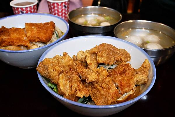 北車美食-復古懷舊風台生飲食亭，平價美味的酥炸排骨飯/酥炸鮮