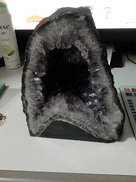 細紫晶洞