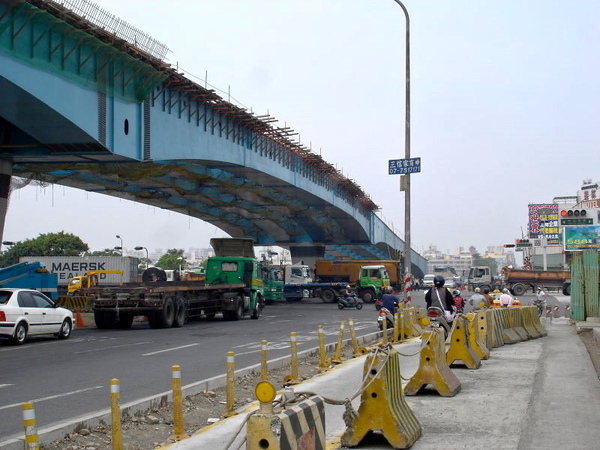 高雄市國道1號末端工程-中安路高架橋