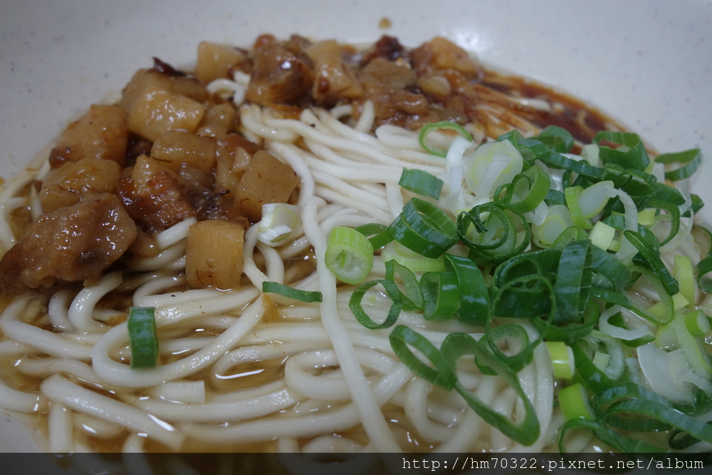 『桃園美食』- 東北角招牌魯肉飯，平鎮育達高中附近美食，推：