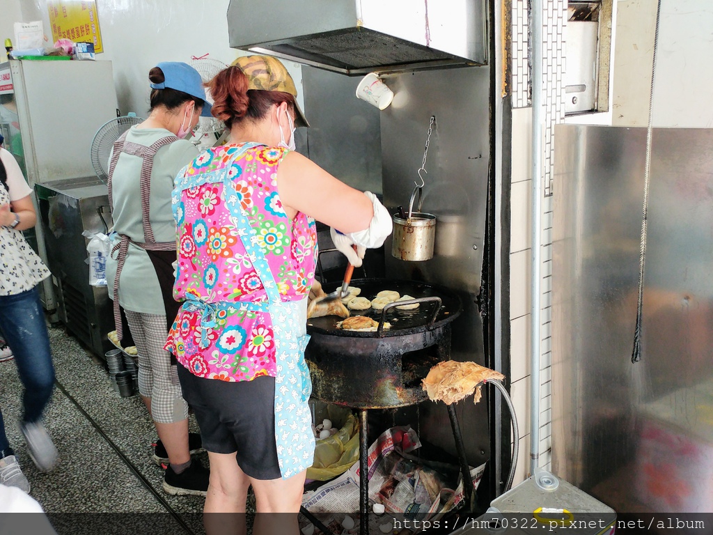 『基隆食記』-  一直在排隊的基隆50年老牌早餐店【周家蔥油