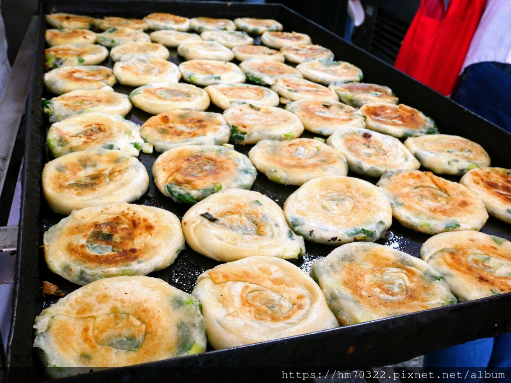 『基隆食記』-  一直在排隊的基隆50年老牌早餐店【周家蔥油