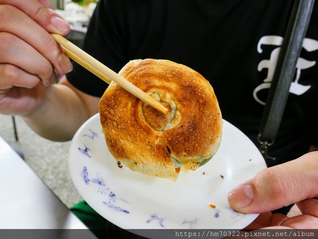 『基隆食記』-  一直在排隊的基隆50年老牌早餐店【周家蔥油