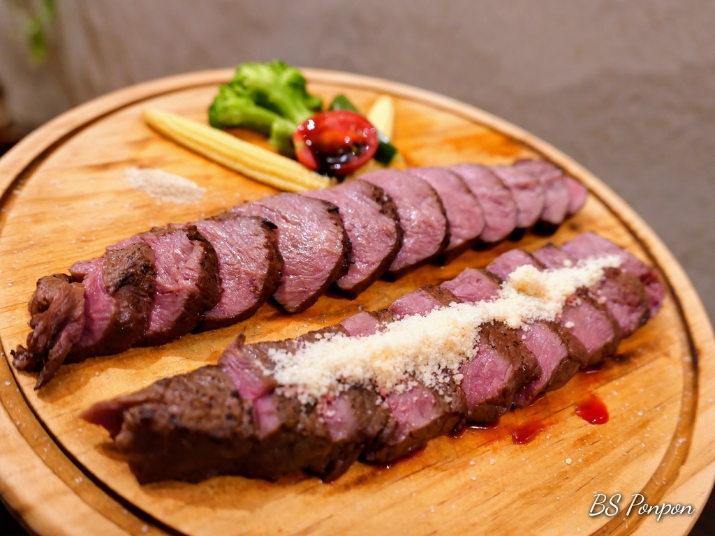 P1215489_Signature.jpg 新竹美食、舒肥料理、東門市場、牛排、硬派主廚的軟嫩料理