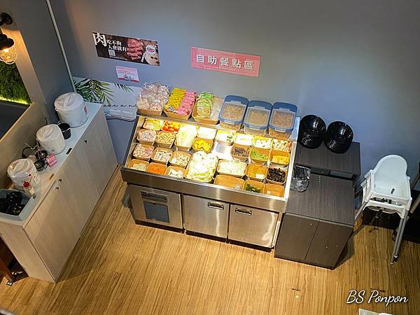 肉多多桃園中華店-自助吧、醬料區、熟食區