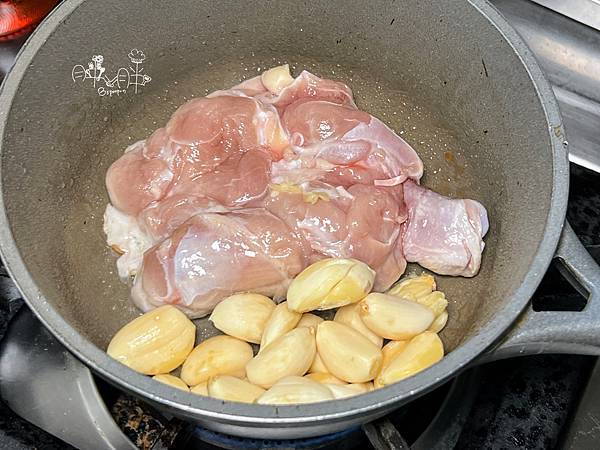 懶人食譜-蒜頭雞湯、蔥雞湯