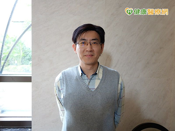 恩主公醫院張嘉峰主任指出,口服碳素粒子搭配低蛋白飲食改善腎功能。