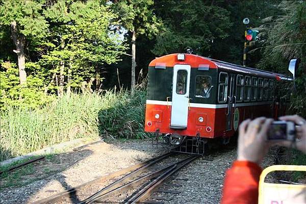 原訂六點五十發車，結果七點十五分才進站