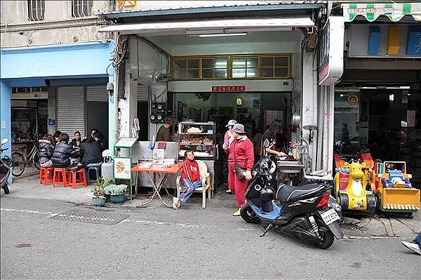 到恆春鎮上先去吃午餐，這家是福德路上的阿香姨麵店