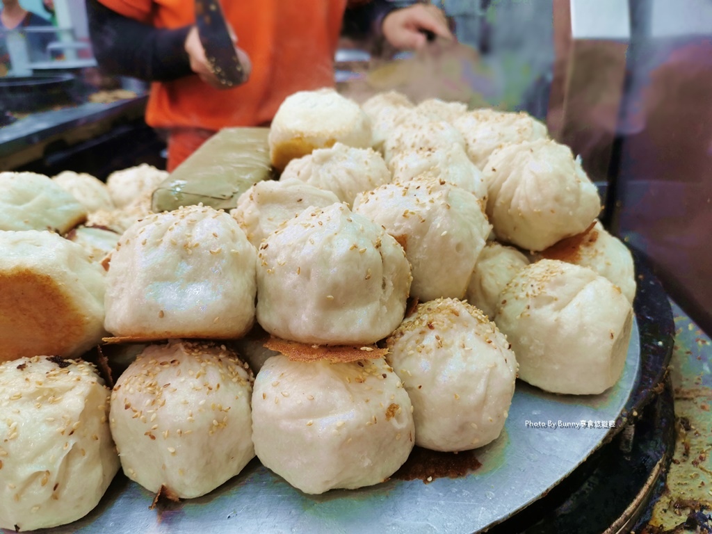 【台北美食】士林夜市大上海生煎包 / 夜市手拿美食 / 夜市