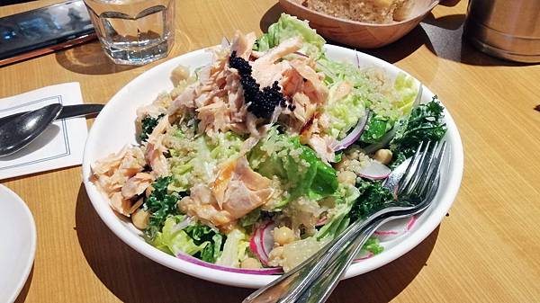 Salmon Kale Salad 三文魚藜麥羽衣甘藍沙律 ($108)