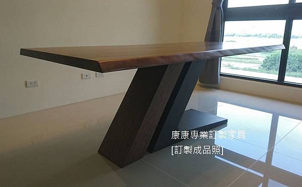 Bonaldo款型胡桃實木餐桌-2.jpg Bonaldo款型胡桃實木餐桌-2.jpg