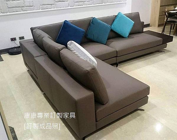 White款型半苯染皮沙發W326*L253 White款型半苯染皮沙發W326*L253