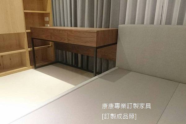 Porada款型書桌-2.jpg Porada款型書桌-2.jpg