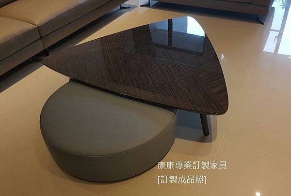 SULLIVAN款三角形茶几-3.jpg SULLIVAN款三角形茶几-3.jpg