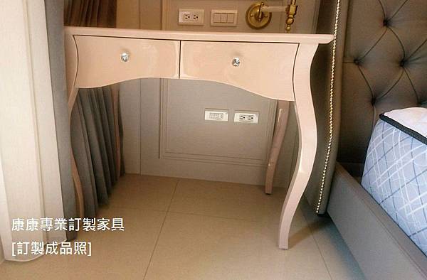 化妝桌-1.jpg 化妝桌-1.jpg