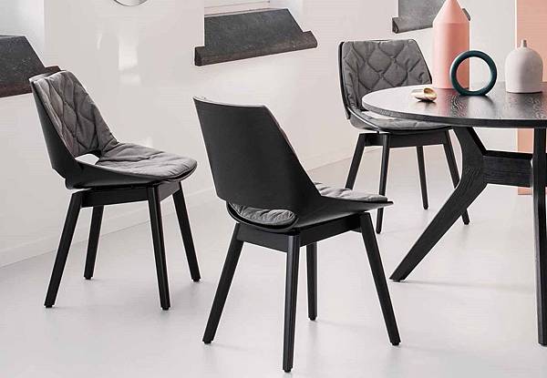 RolfBenz-650chair-3.jpg