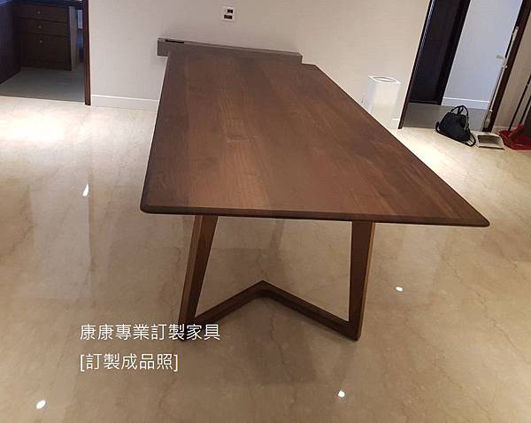 TWIST款型餐桌-3 TWIST款型餐桌-3