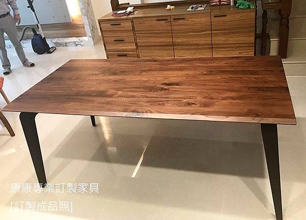 ODESSA胡桃木餐桌180*90 ODESSA胡桃木餐桌180*90