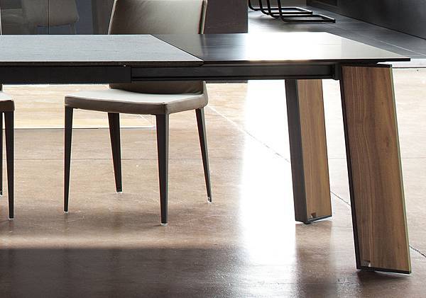 Bonaldo Table-Flag-3.jpg Bonaldo Table-Flag-3.jpg