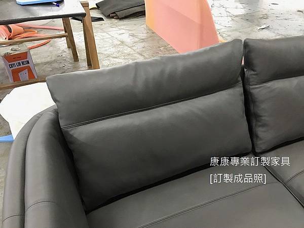 Bretagne款型沙發半苯染皮W282 Bretagne款型沙發半苯染皮W282