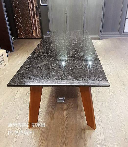 Howard大理石餐桌W240D100-5.jpg Howard大理石餐桌W240D100-5.jpg