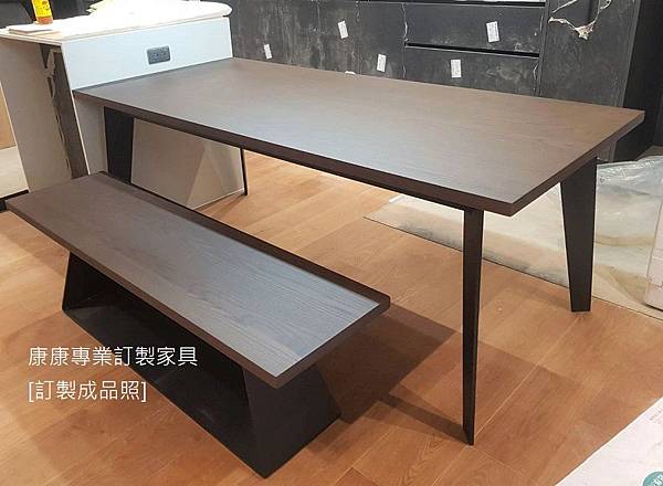 979款型餐桌W200D90-1.jpg 979款型餐桌W200D90-1.jpg